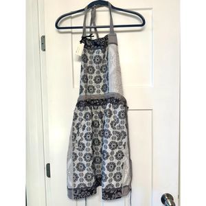 New Anthropologie Nifty Jacquard Apron Grey White Black Design Floral Pattern